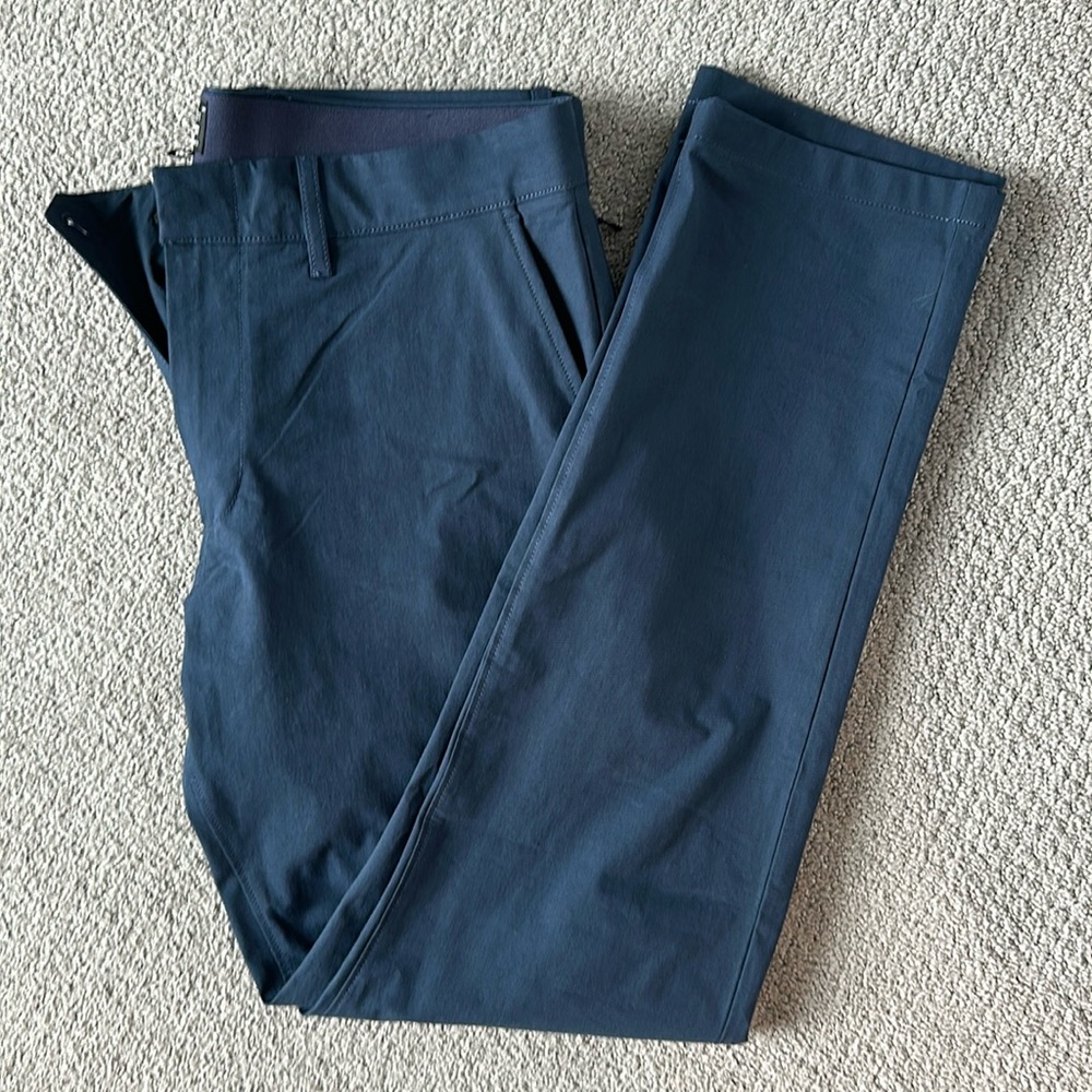 J. Crew 484 slim-fit tech Oxford 32x30
